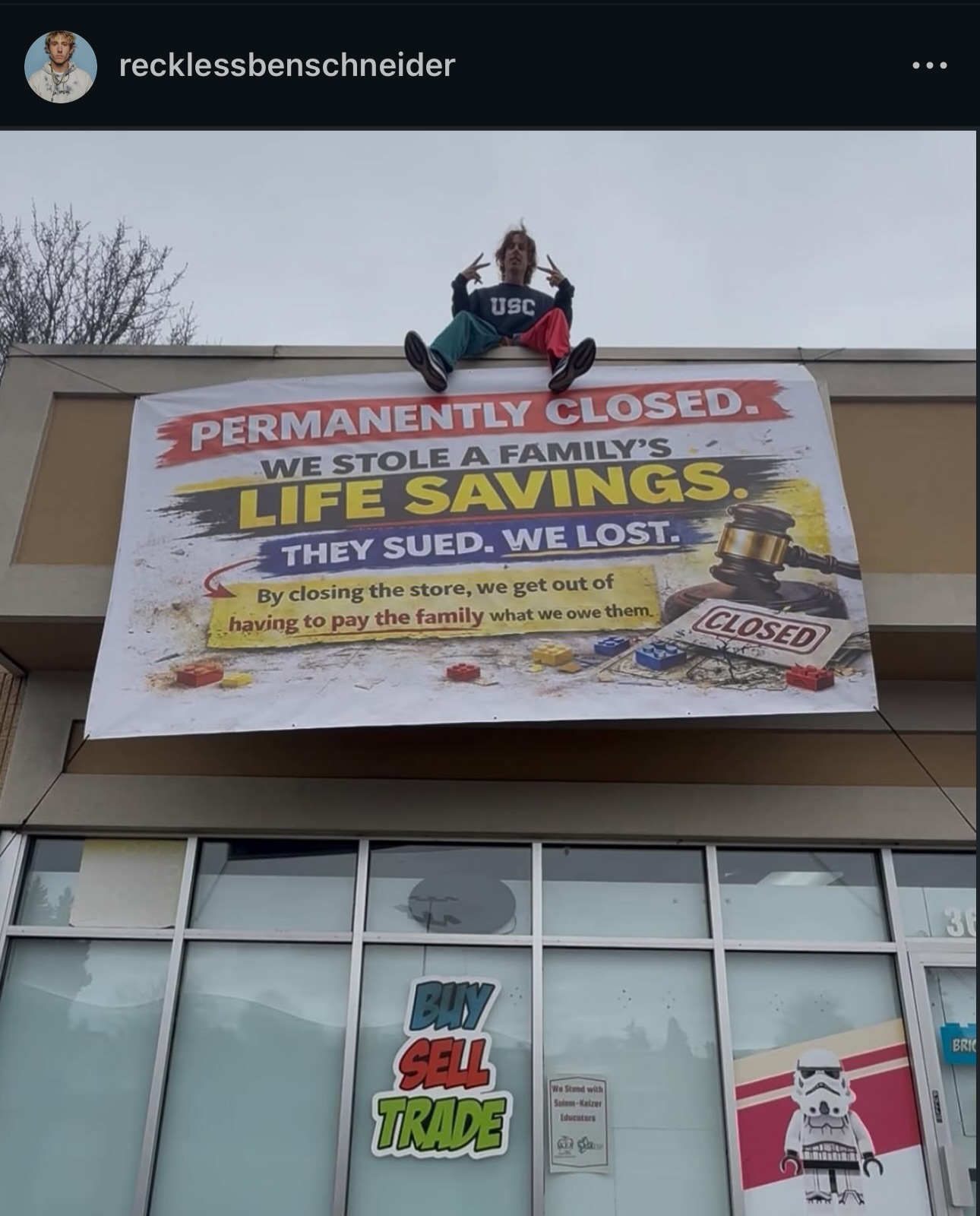 Kapanan Bricks & Minifigs Salem mağazasının görüntüsü